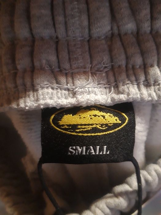 Pantaloni scurți corteiz gri