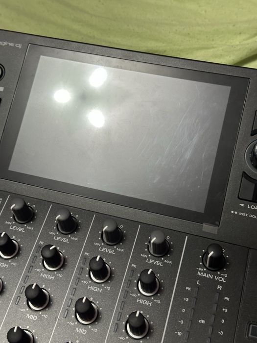 Диджейски пулт Denon SC Live 4