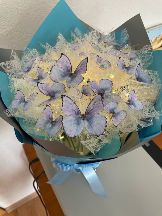 Светещи букети от пеперуди