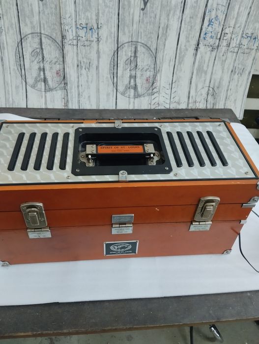 Продавам ретро радио spirit of.louis
