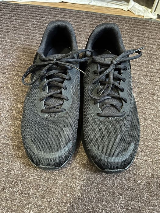 Продам кроссовки Nike оригинал. Размер (us-10,5)