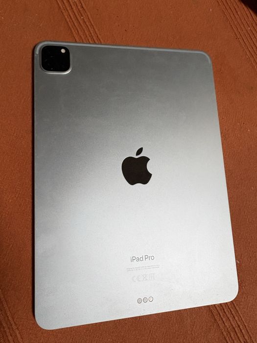 Vând iPad Pro 11” (2022) M2 – 128GB Wi-Fi