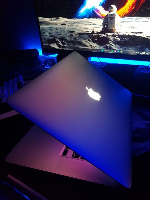 MacBook Pro ( Retina, 15-inch)