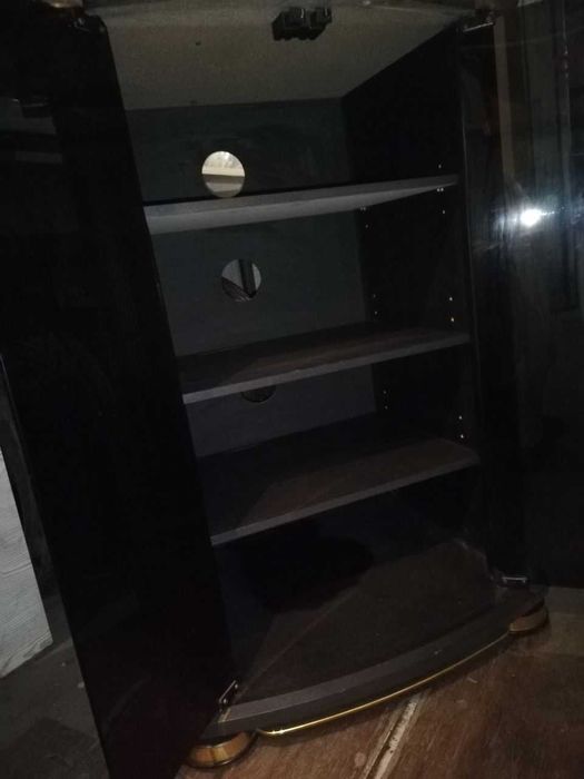 Тумба под телевизор / шкаф