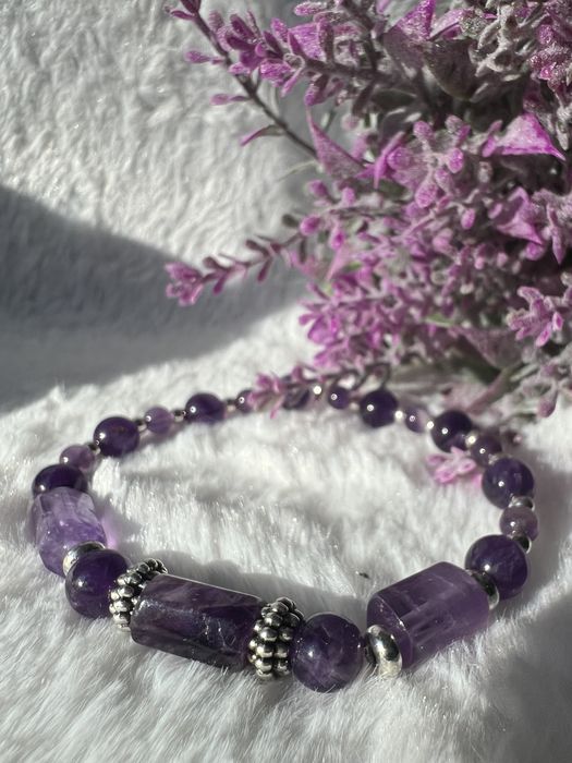 Гривни от полускъпоценни камъни