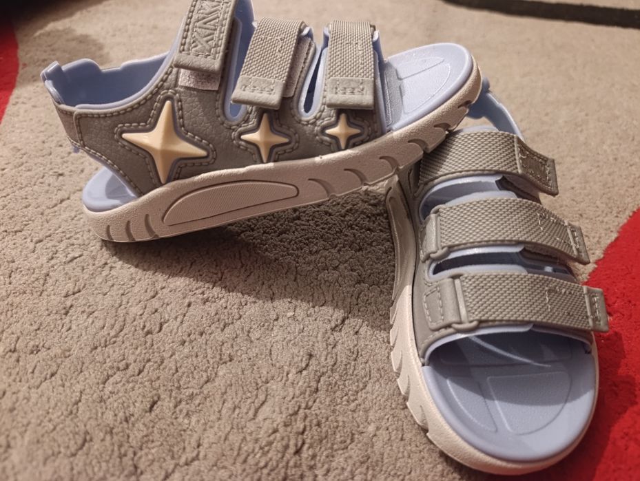 Продам сандали новые