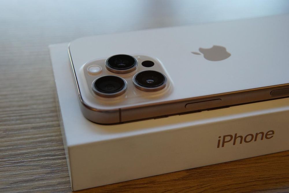 apple iPhone 16 pro