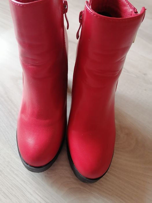 Botine roșii elegante