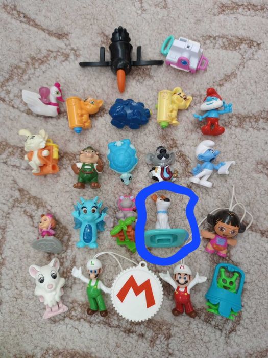 Figurine diferite personaje