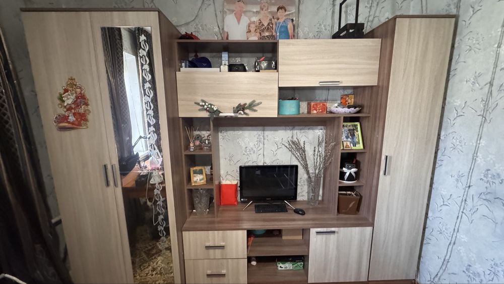 Стенка в спальню или же в гостиную