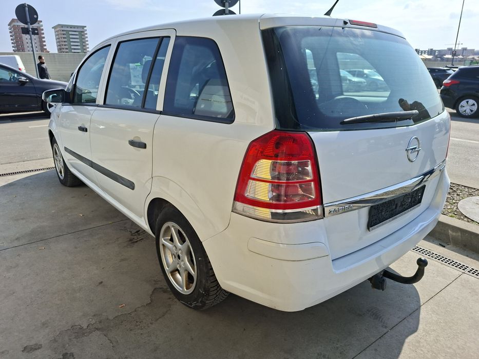 Opel zafira b facelift 2009 * 1.6 benzina *7locuri * jante iarna  vara