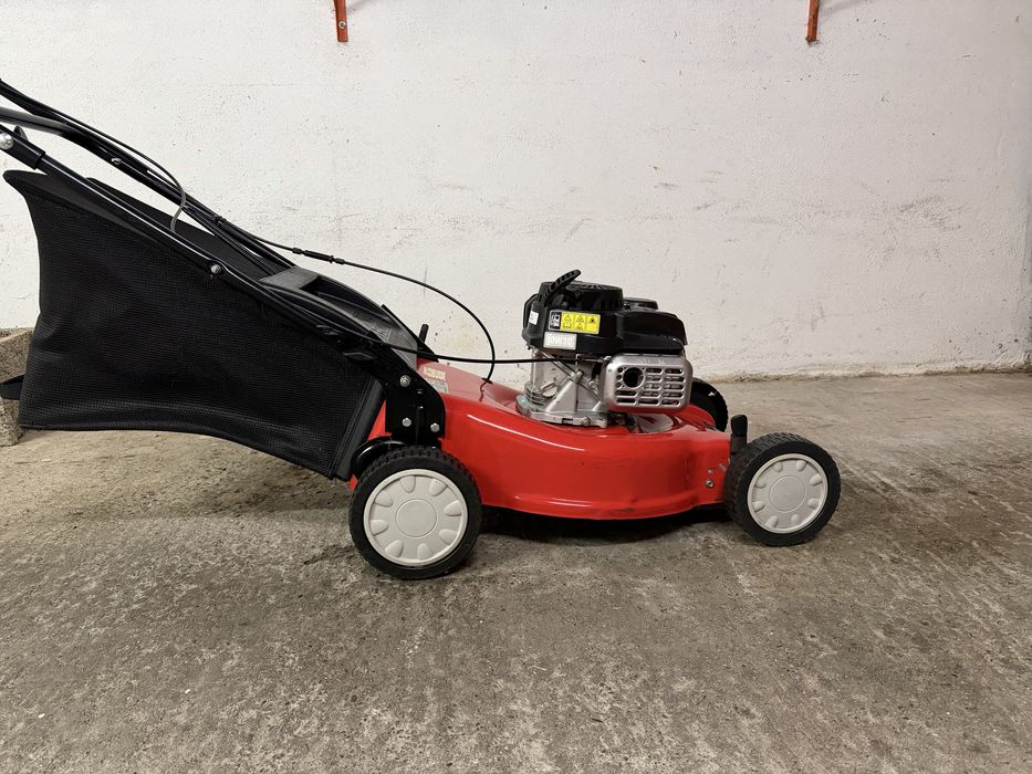 Продава се надеждна бензинова косачка