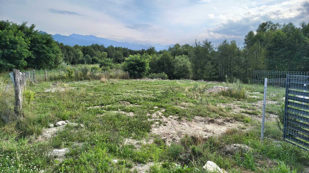 Oportunitate: Vand teren de 1100 mp, deosebit, in localitatea Arpasu de Sus, la poalele Muntilor Fagaras