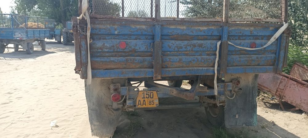 Ishga tayyor traktor