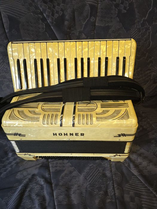 Hohner Tango 2 ,80 de basi ,bandon ,stare perfectă