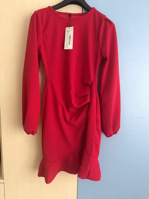 Нова червена рокля