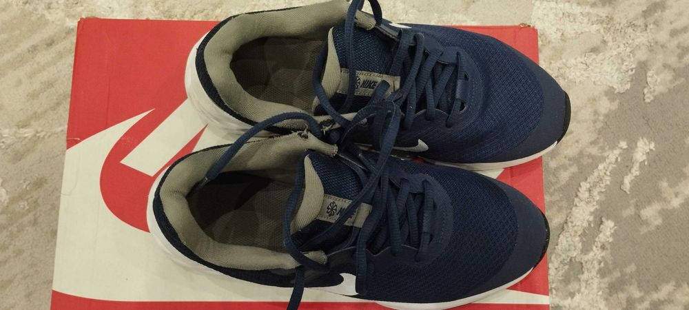 Nike 37.5 сини .