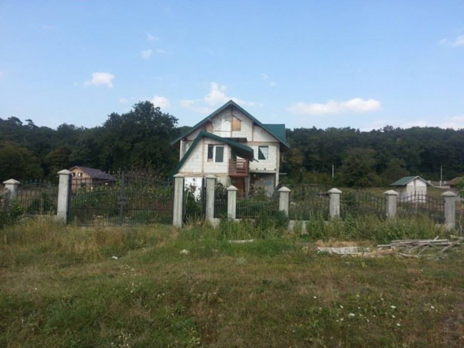 Casă la roșu + teren 1000 mp – Dobrovăț, Iași