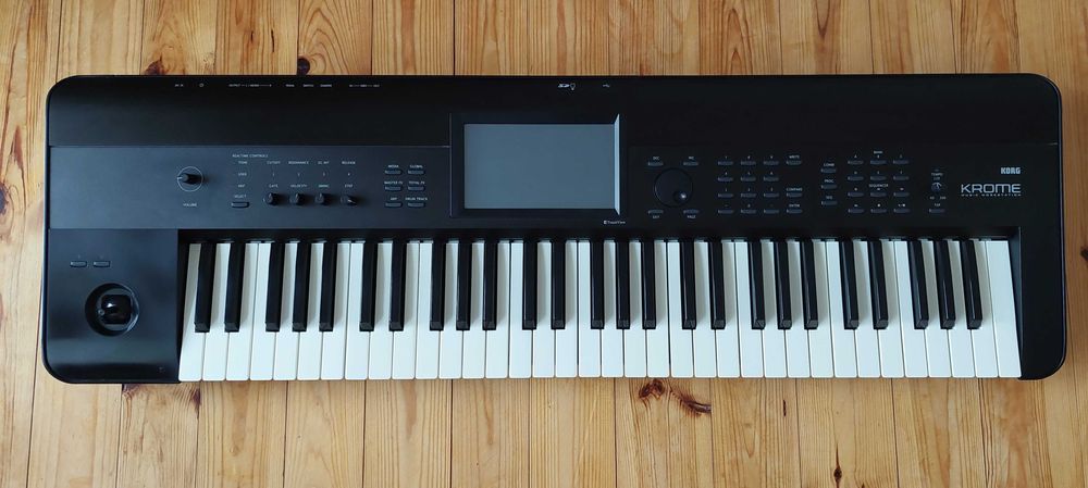 Продавам KORG Krome