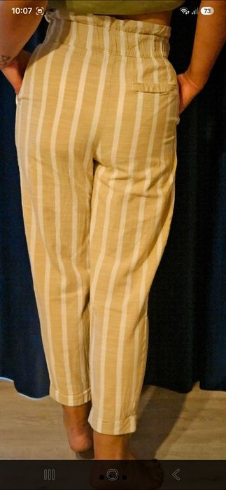 Vand pantaloni Bershka