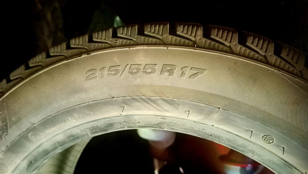 Резина зима 215/55R17