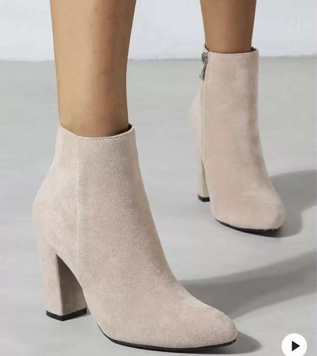 Бежови боти с дебел ток