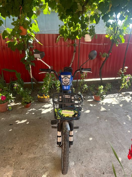 se vinde bicicleta electrică ZTECH stil scuter fara permis prinde 25 de kilometri ,bateria ține aproximativ 25 de kilometri