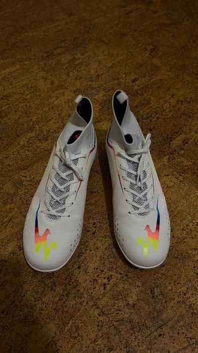 Необличани/Нови Футболни обувки/стоножки/маратонки (46 номер)