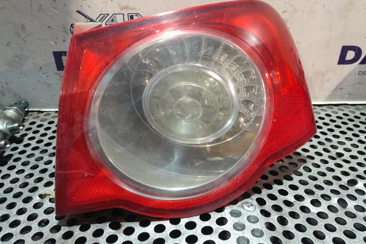 Lampa / Tripla stop dreapta pe aripa Volkswagen VW Passat B6