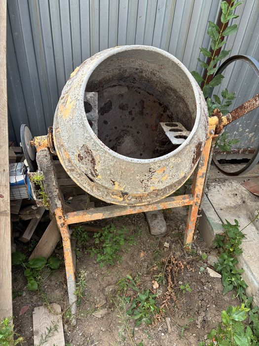 Продам бетономешалку.
