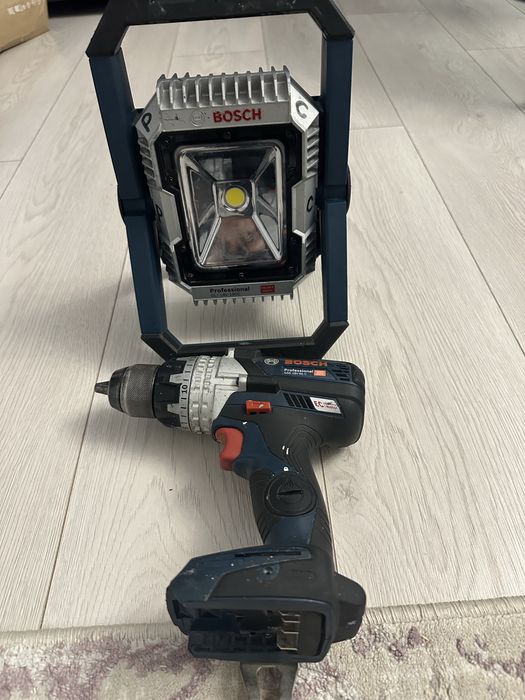 Set profesional Bosch - bormasina plus Lampa