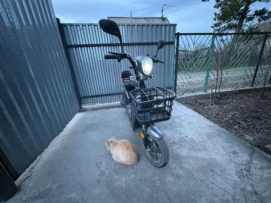 Скутер AET сатамын