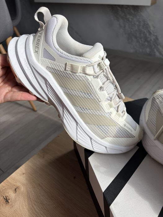Продавам Adidas terrex