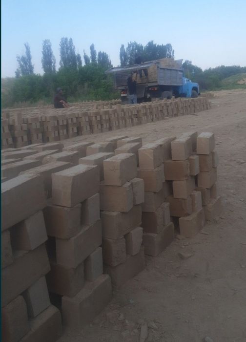 Shaharning istalgan joyiga xom gʻisht pishgan gisht yetkazib beramiz