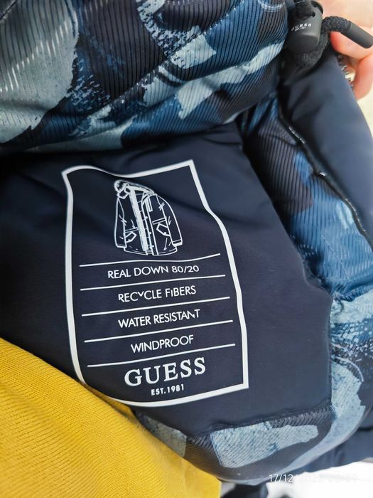 Зимно яке Guess.