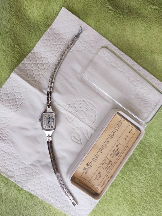 Продам новые , советские ,женские часики "Чайка" 89г. Механика.