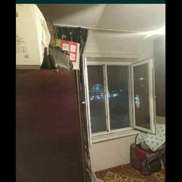 2 xonali gʻishtdan qurilgan uy yoʻlni yuzida sotiladi. Bu eski rasmlar