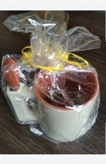 Керамични чаши с декорация и лъжичка