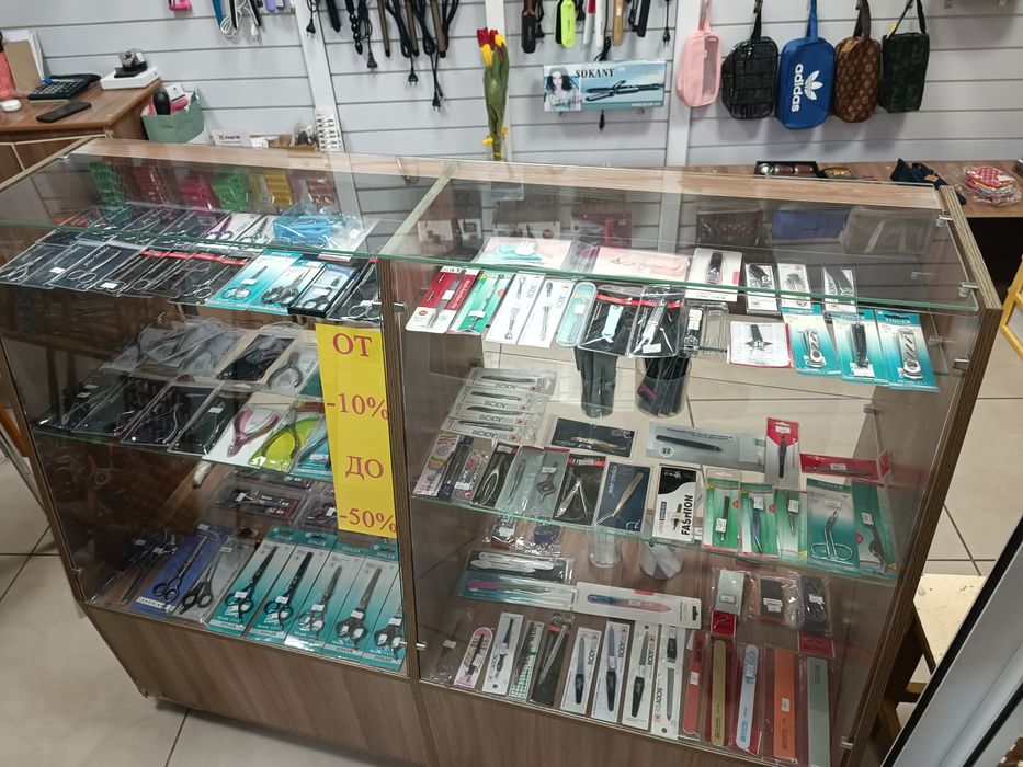 Витрины стеллажи