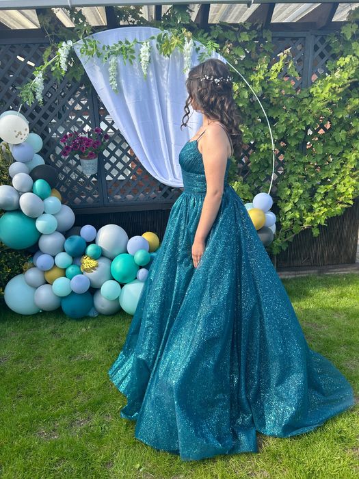 Абитуриентска рокля