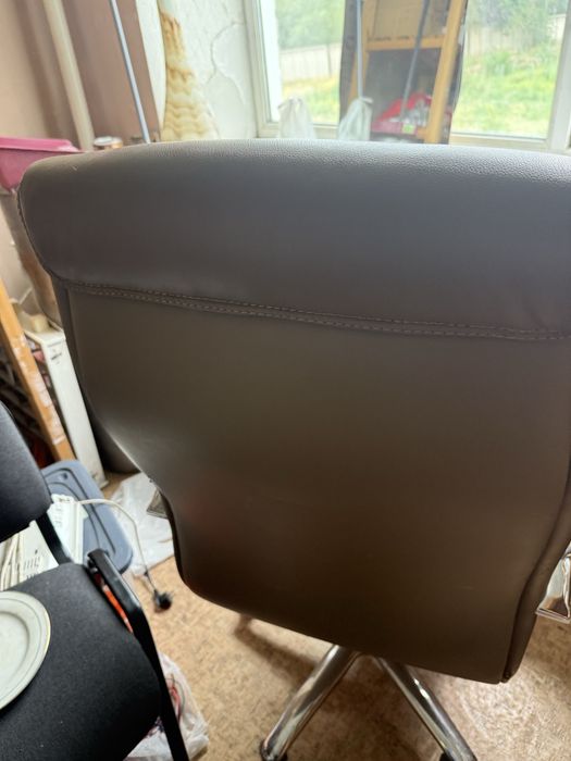 Стул-кресло офисное