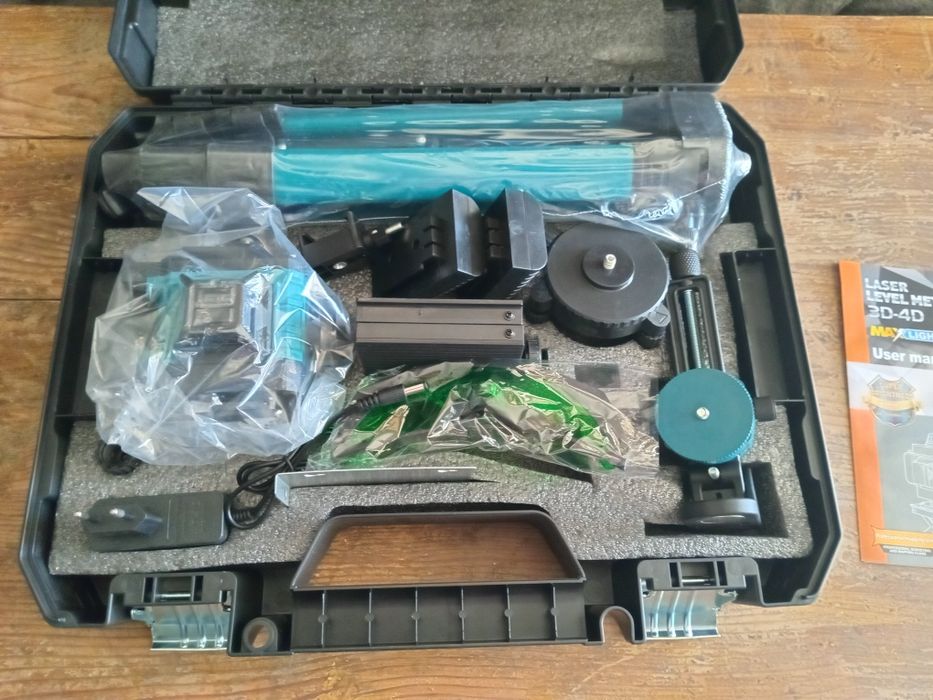 Лазерен нивелир чисто нов