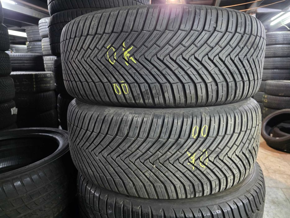 2бр Всесезонни гуми 235 60 16 - Continental