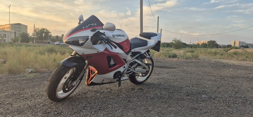 Yamaha r1 2001..