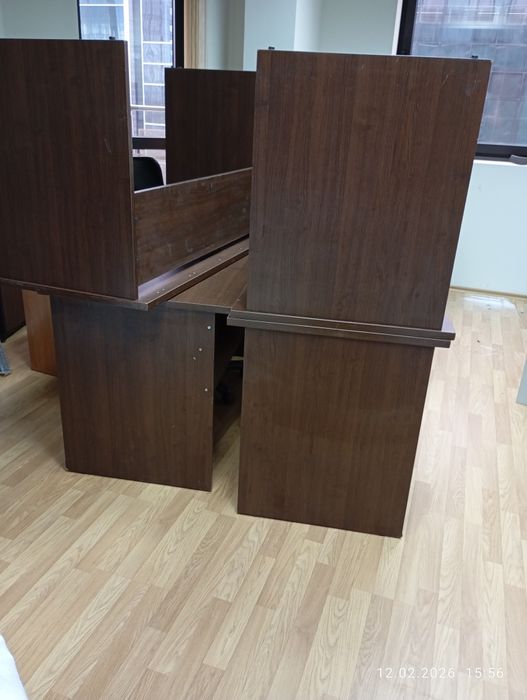 Продавам бюра 132на 70