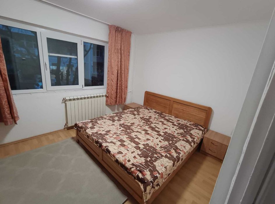 Inchiriez apartament 2 camere, Rogerius, str. Moldovei, etaj 1.