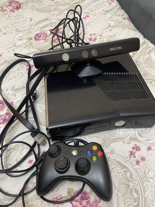 Xbox 360 черного цвета
