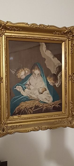 Гоблени "Момичето с книгата" и "Мадоната с младенеца"