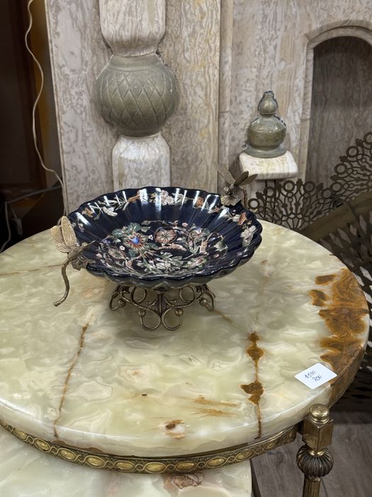 Fructiera din portelan si elemente bronz