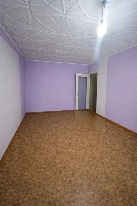 3-комнатная улучшенная, нужен ремонт, в 7 мкр (маг. Березка)